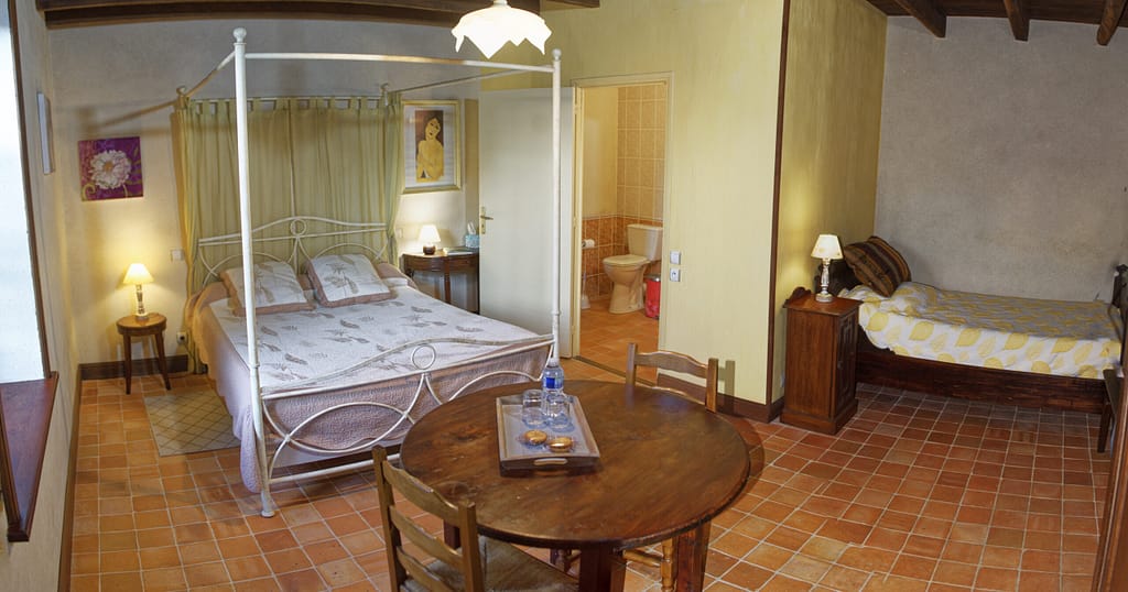 alte Mühle der Bretagne Süd: das Himmelbettzimmer pour 3 personnes avec salle d'eau WC privés