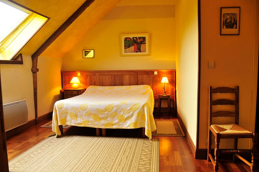 Das gelbe Zimmer ist fertig, 2 m bett. Das Gelbe Zimmer