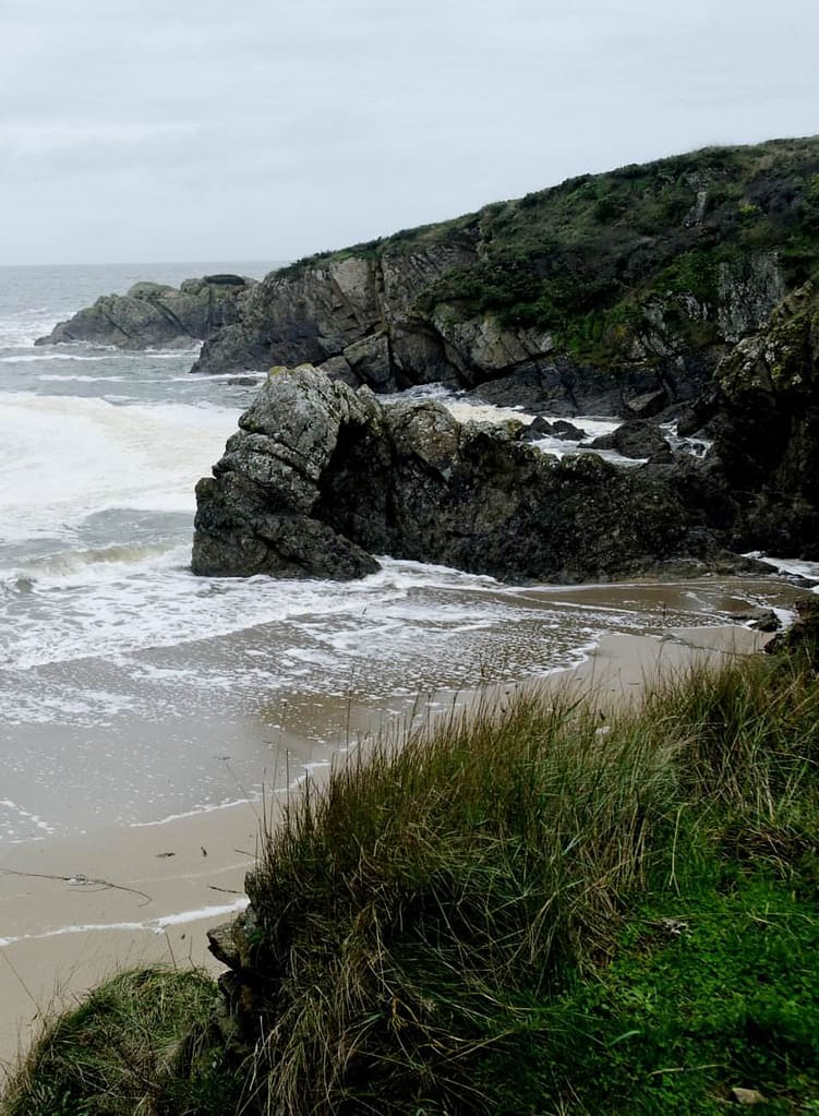 Crique de le roche percée à Clohars-Carnoet