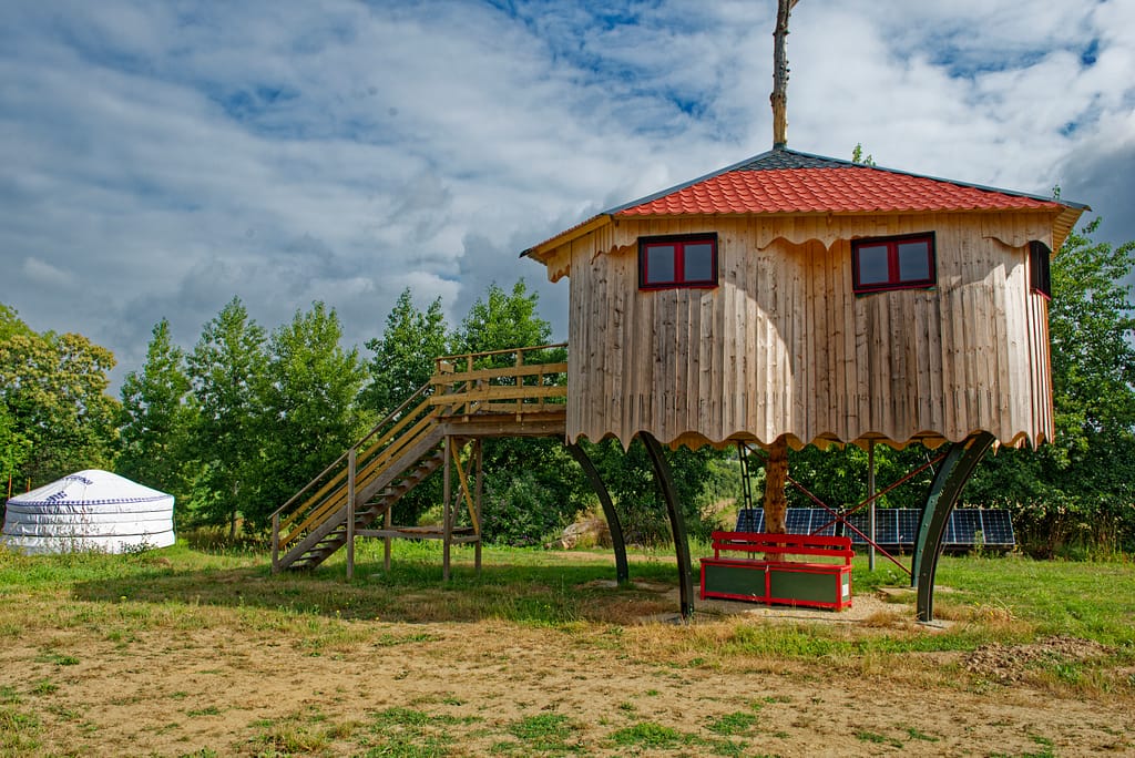 cabane dans les arbres à Clohars-Carnoet
